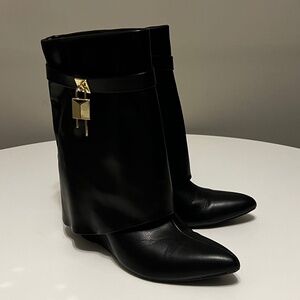 Black lock boots